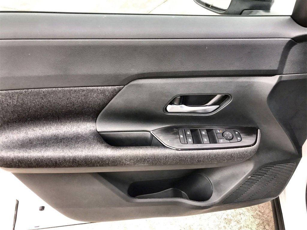 New 2025 Nissan Kicks SV w/ SV Premium Package image 13