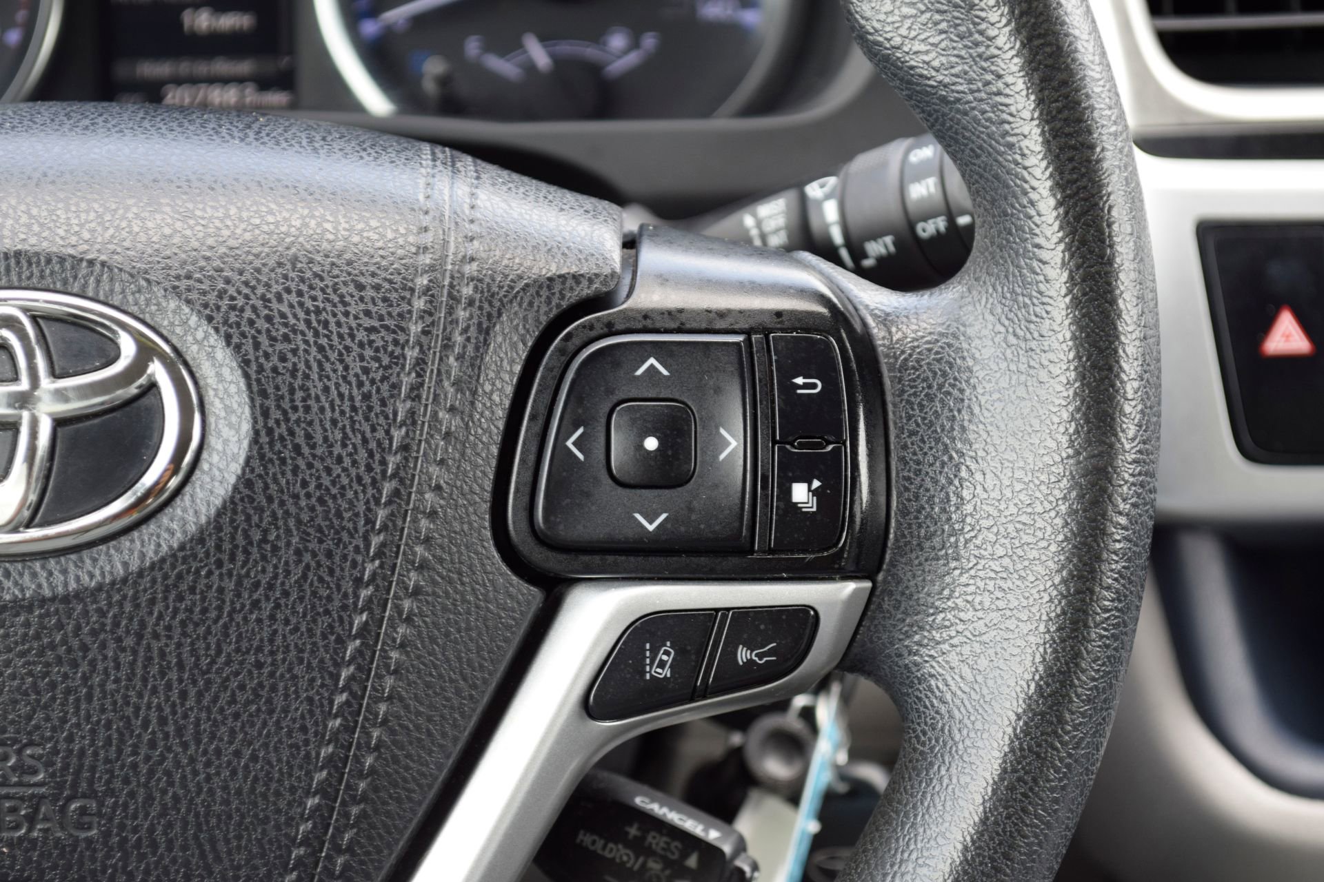 Used 2019 Toyota Highlander LE FWD image 10