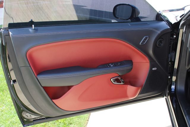 Used 2023 Dodge Challenger SRT Hellcat w/ Driver Convenience Group RWD image 9