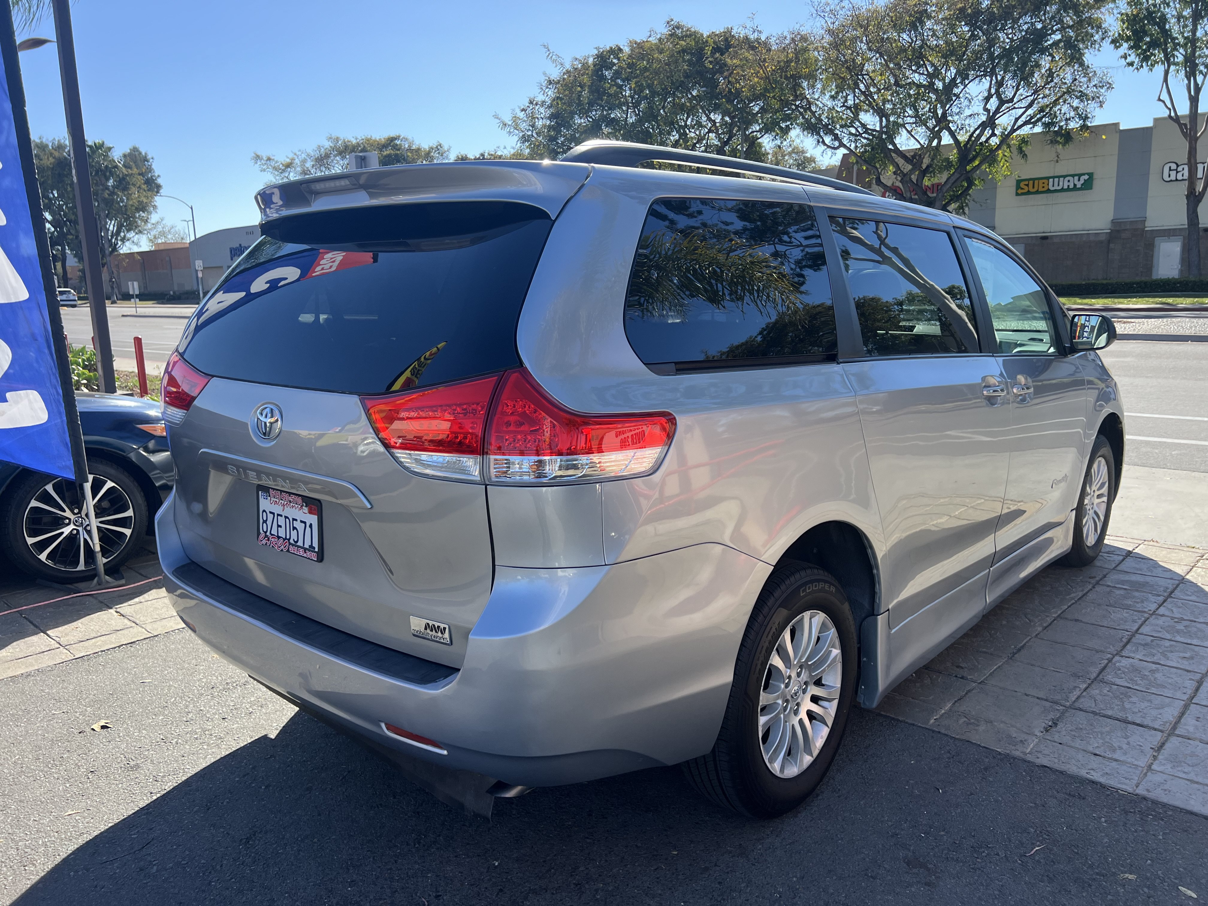 Used 2011 Toyota Sienna XLE FWD image 22