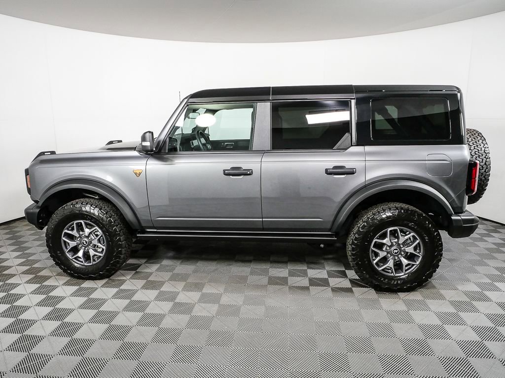 Used 2025 Ford Bronco Badlands AWD/4WD image 2