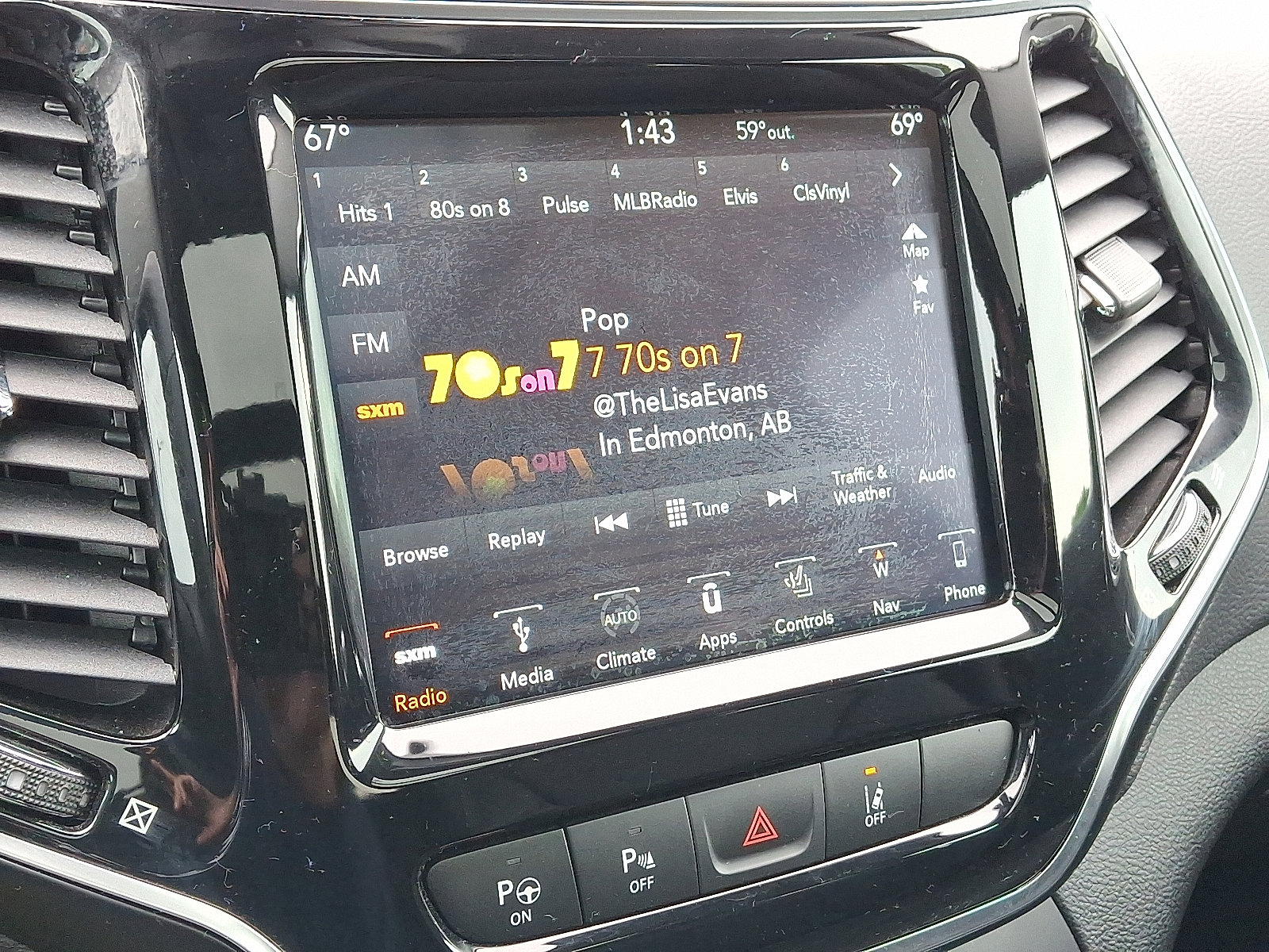 Certified 2019 Jeep Cherokee Limited w/ Technology Group AWD/4WD image 18