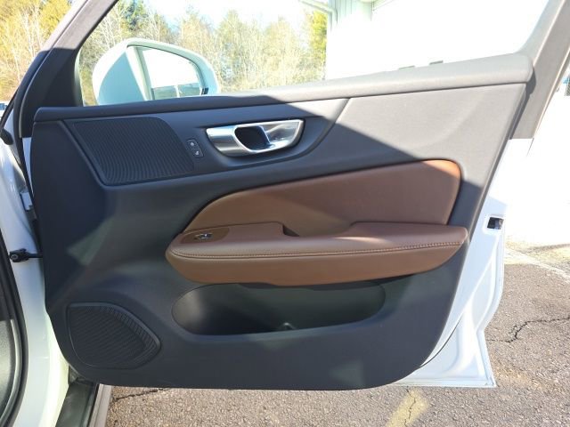 Certified 2025 Volvo V60 B5 Cross Country Plus image 16