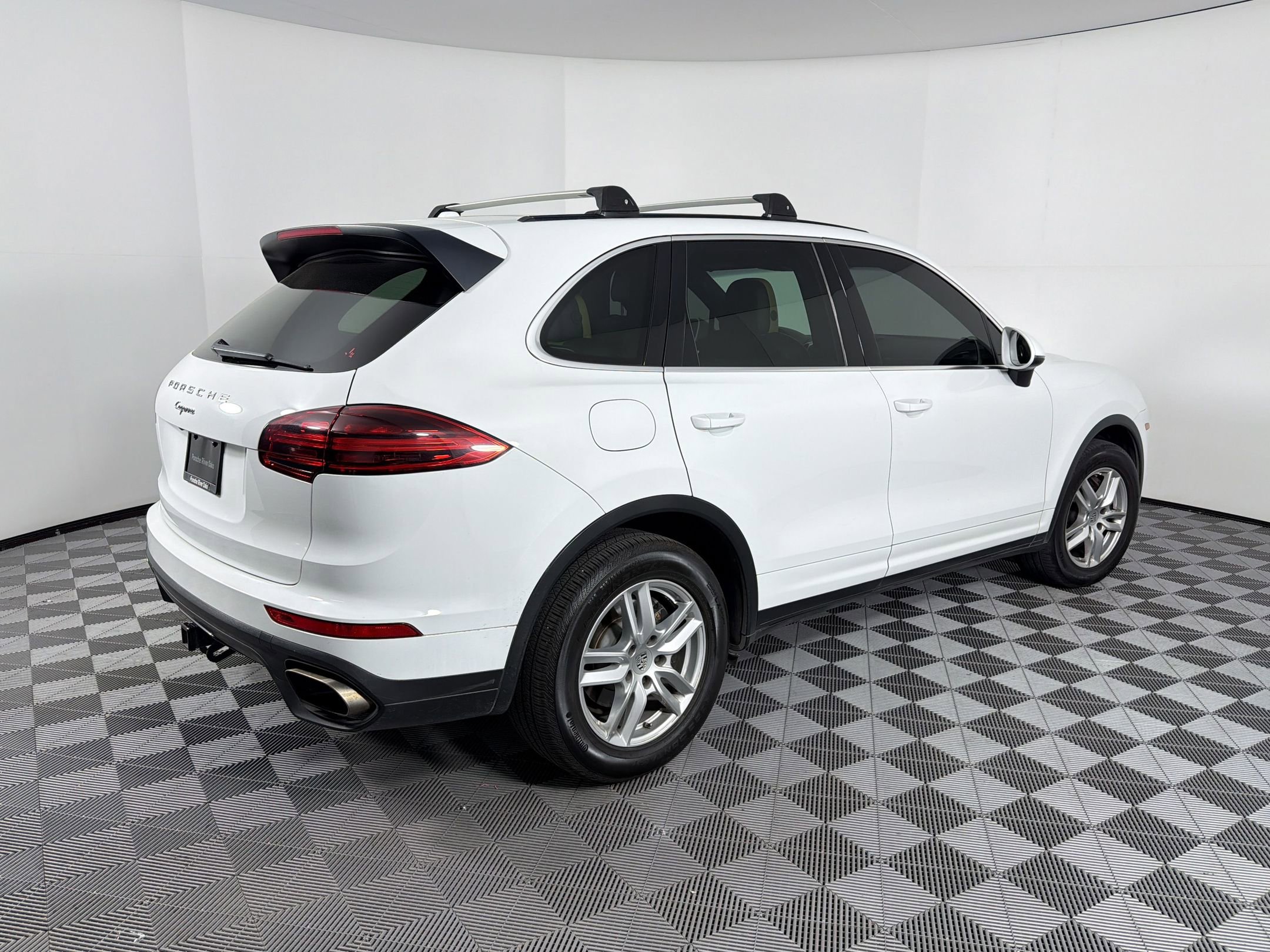 Used 2016 Porsche Cayenne AWD/4WD image 9