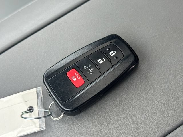 Used 2023 Toyota Highlander XLE AWD/4WD image 29