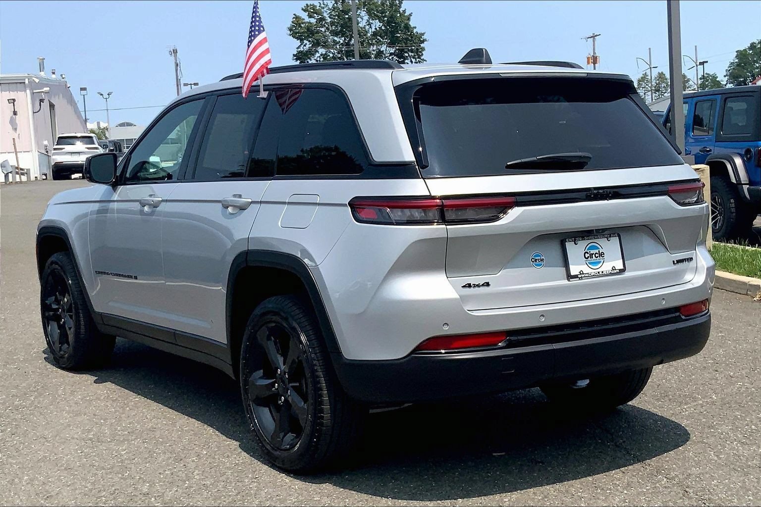 Certified 2024 Jeep Grand Cherokee Limited w/ Black Appearance Package AWD/4WD image 10