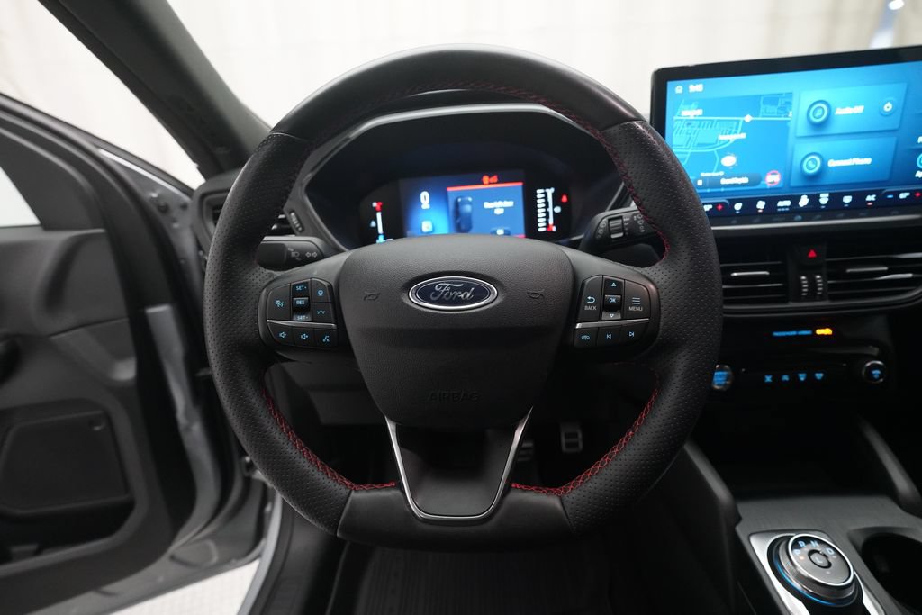 Used 2024 Ford Escape ST-Line w/ Tech Pack #1 AWD/4WD image 4