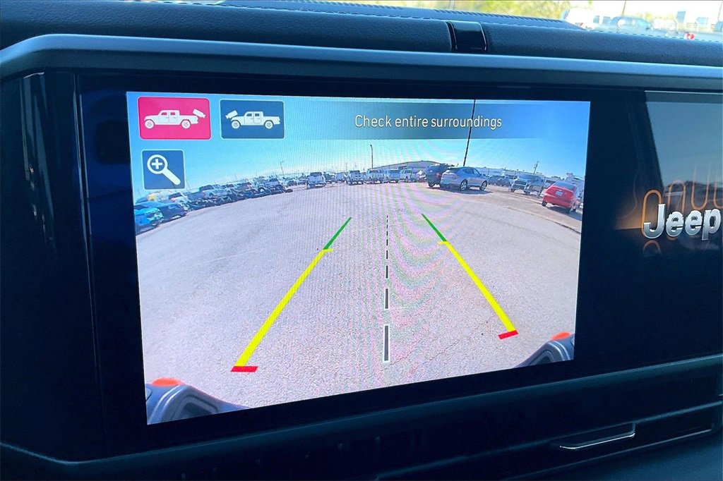 Used 2025 Jeep Gladiator Mojave image 13