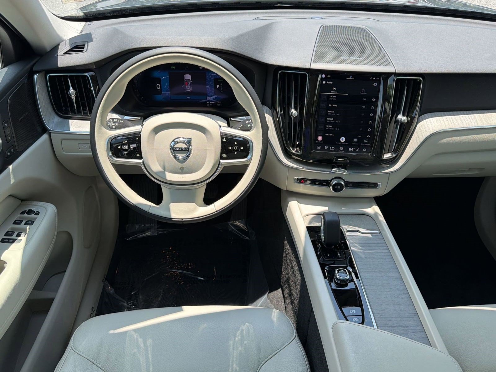 Certified 2024 Volvo XC60 T8 Plus w/ Climate Package AWD/4WD image 28