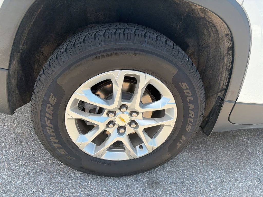 Used 2021 Chevrolet Traverse LS FWD image 9