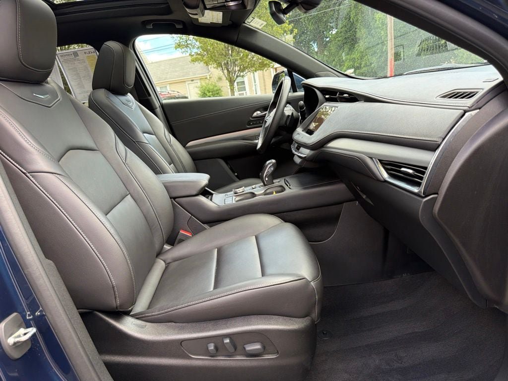Used 2019 Cadillac XT4 Premium Luxury w/ Cold Weather Package AWD/4WD image 29