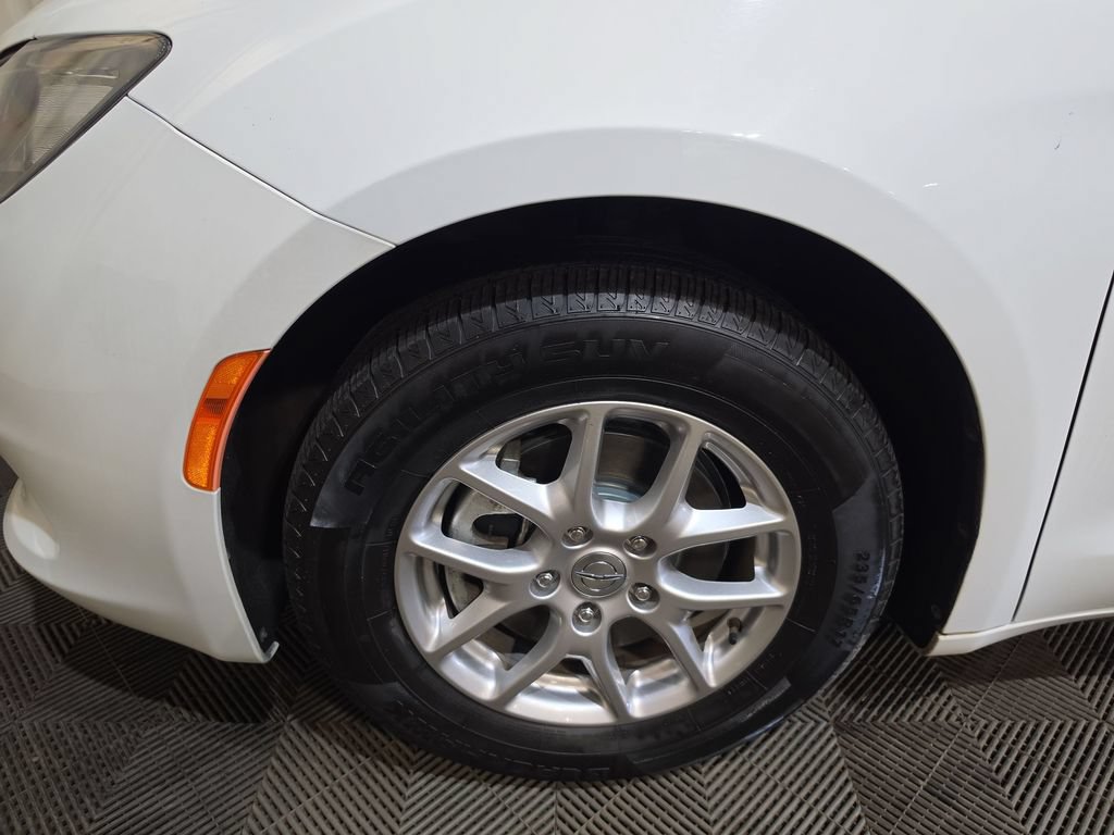 Used 2024 Chrysler Voyager LX FWD image 18