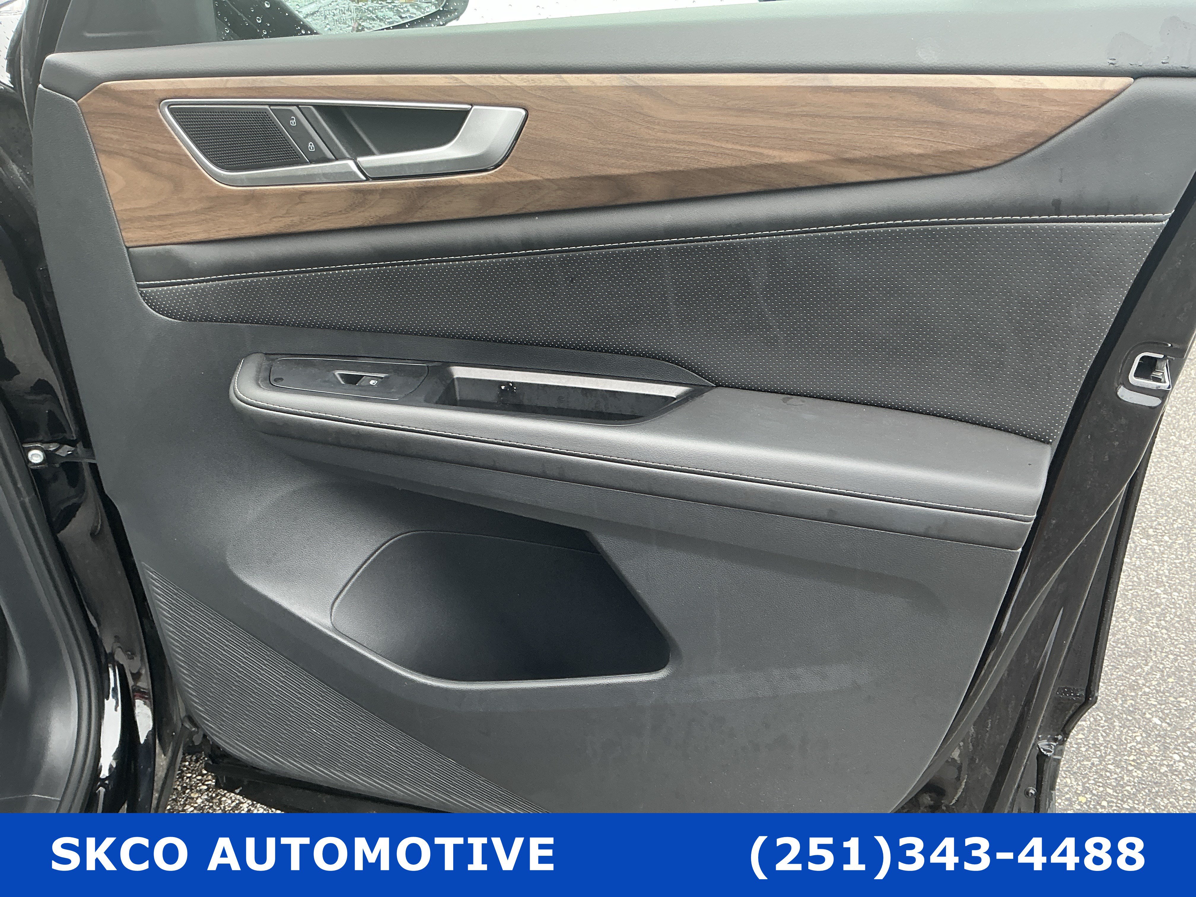 Used 2025 Volkswagen Atlas SE FWD image 12