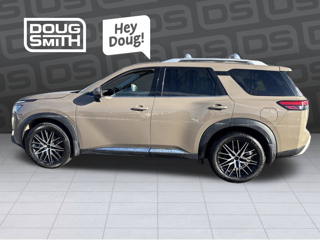 Used 2023 Nissan Pathfinder Platinum AWD/4WD image 2