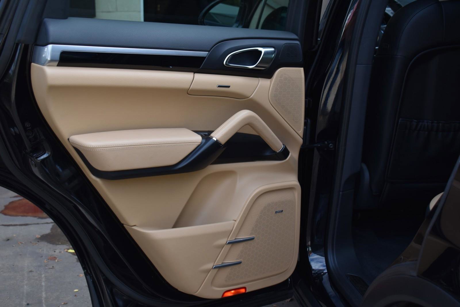 Used 2016 Porsche Cayenne image 36