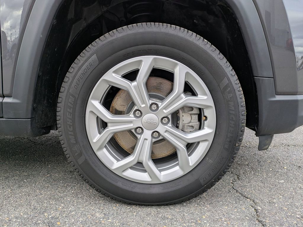 Used 2024 Jeep Compass Latitude image 12