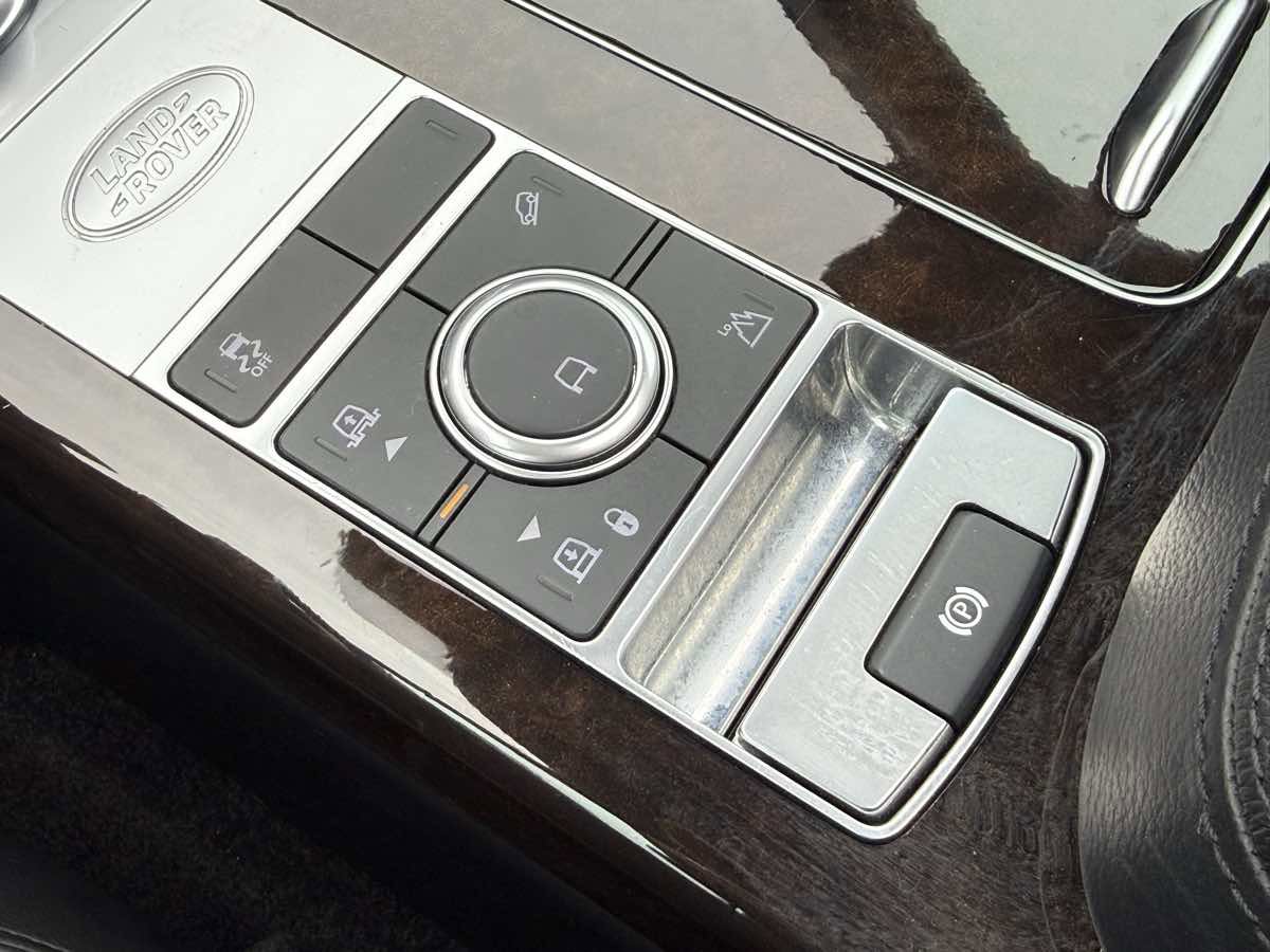 Used 2020 Land Rover Range Rover image 32