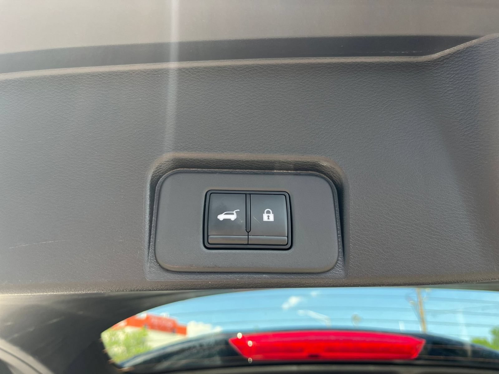 Used 2025 Nissan Rogue SV AWD/4WD image 24
