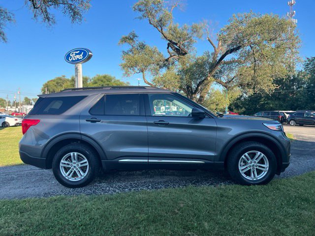 Used 2024 Ford Explorer XLT w/ Equipment Group 202A AWD/4WD image 1