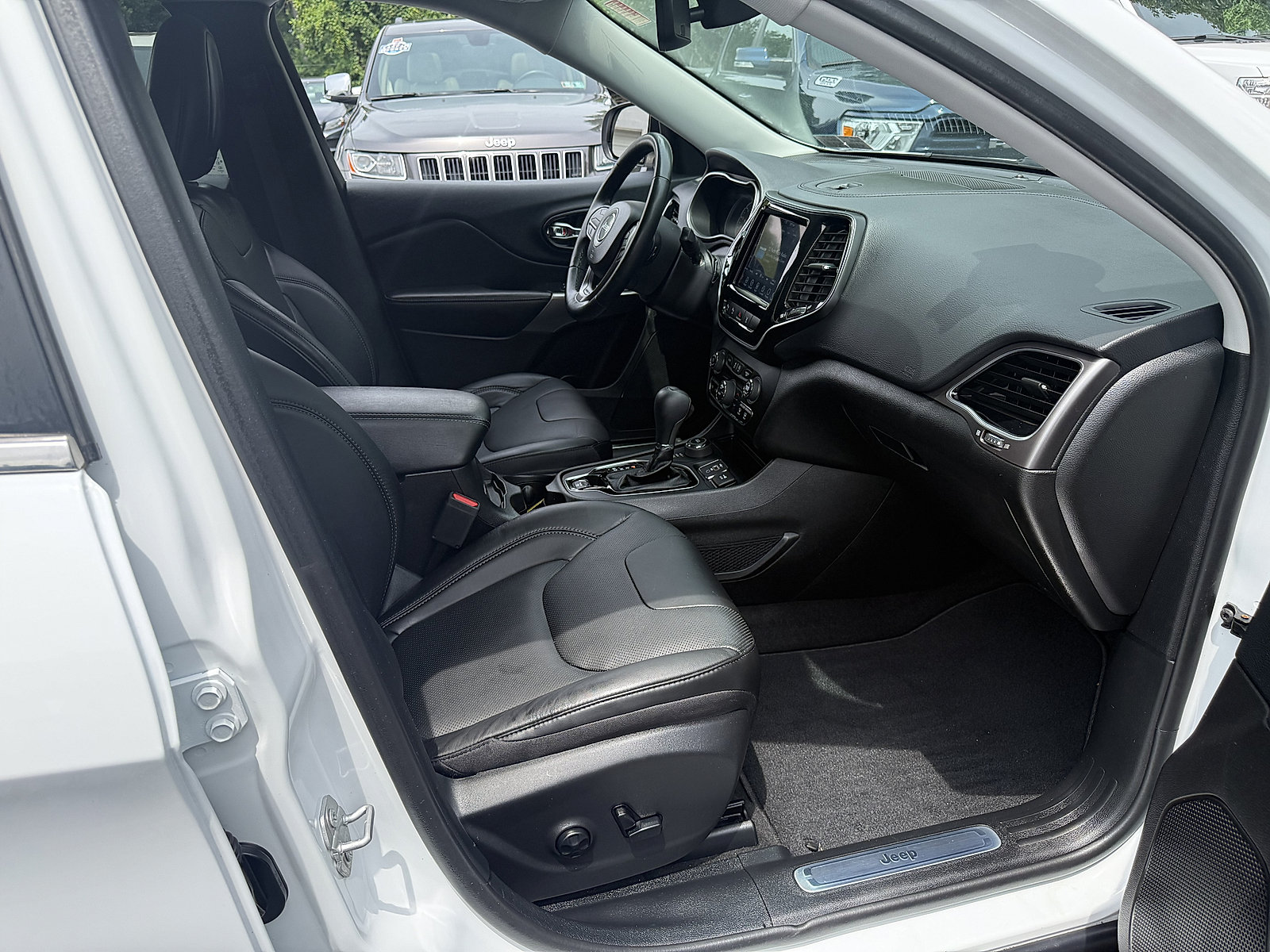 Used 2021 Jeep Cherokee Limited AWD/4WD image 16