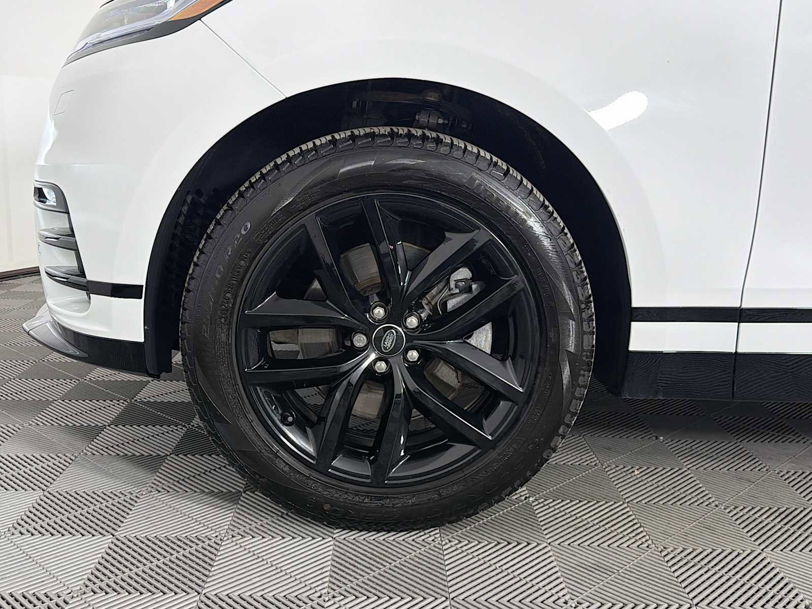 Certified 2025 Land Rover Range Rover Velar Dynamic SE image 30