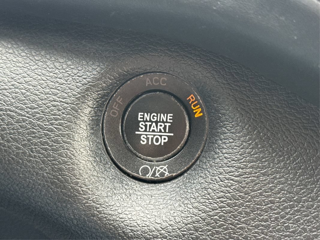 Used 2018 Jeep Cherokee Overland AWD/4WD image 34