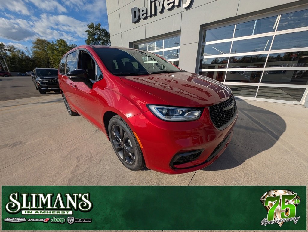 New 2026 Chrysler Pacifica Select