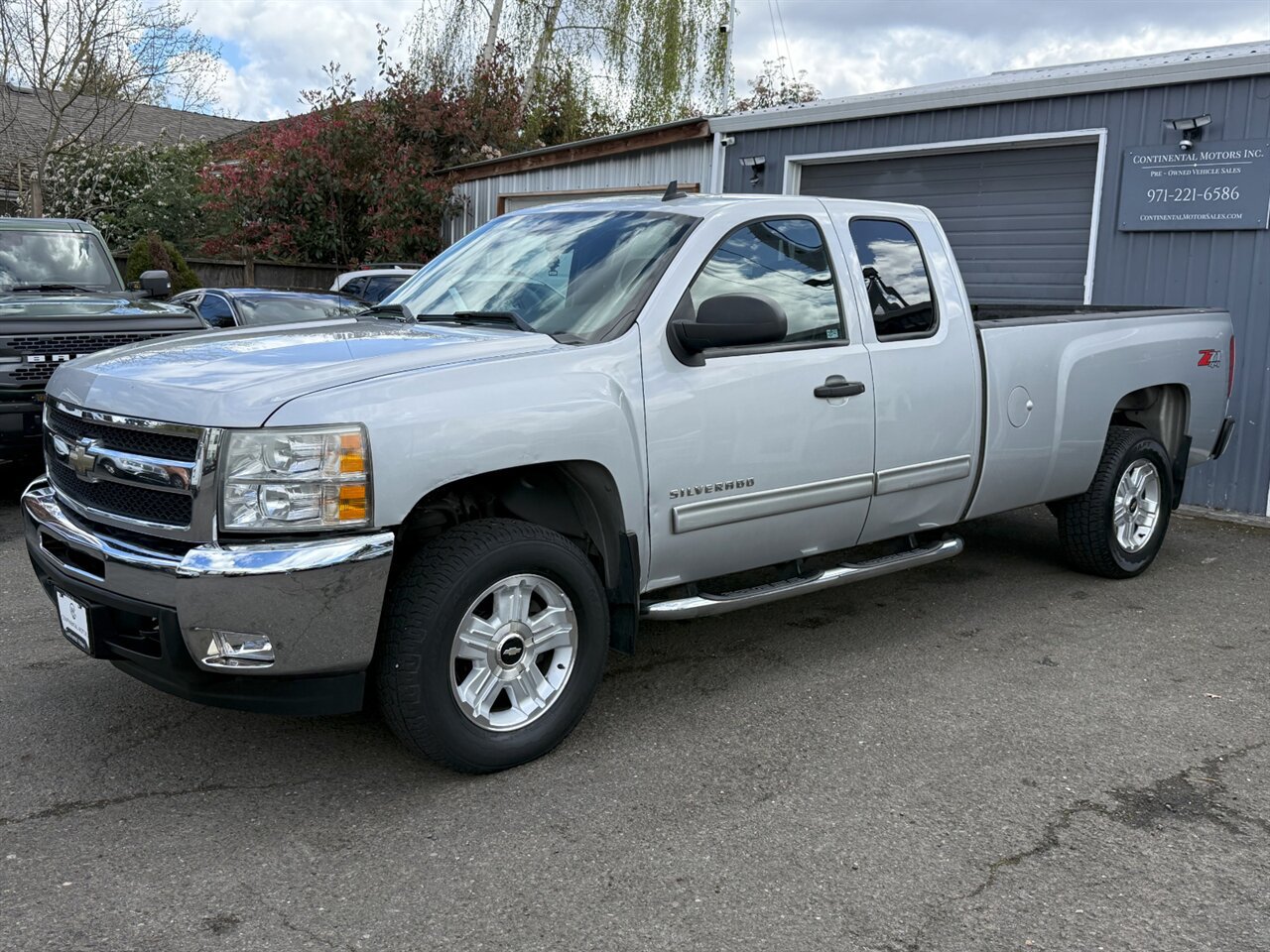 Used 2011 Chevrolet Silverado 1500 LT w/ All-Star Edition AWD/4WD image 3