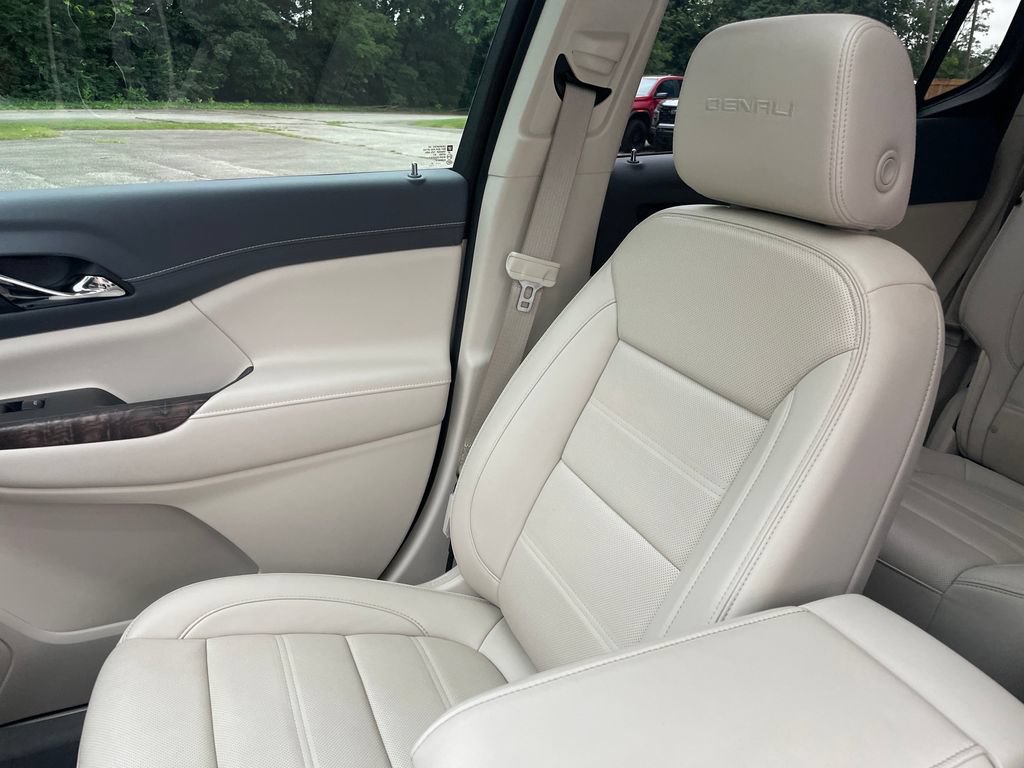 Used 2021 GMC Acadia Denali w/ Denali Ultimate Package AWD/4WD image 27