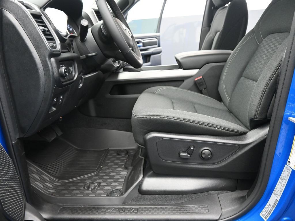 New 2026 RAM 1500 4x4 Crew Cab image 11