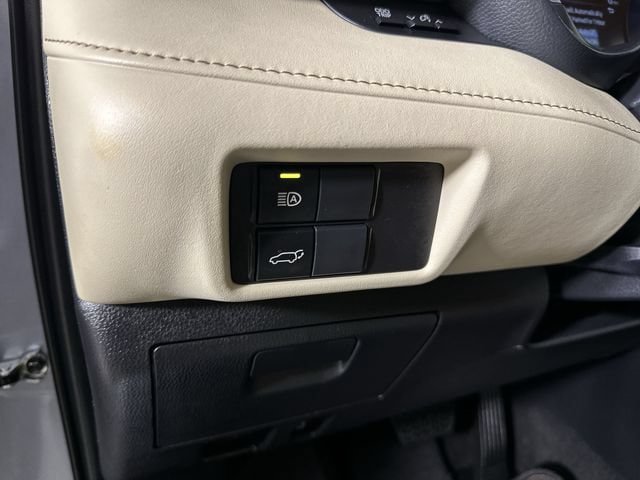 Used 2024 Toyota Highlander XLE AWD/4WD image 18