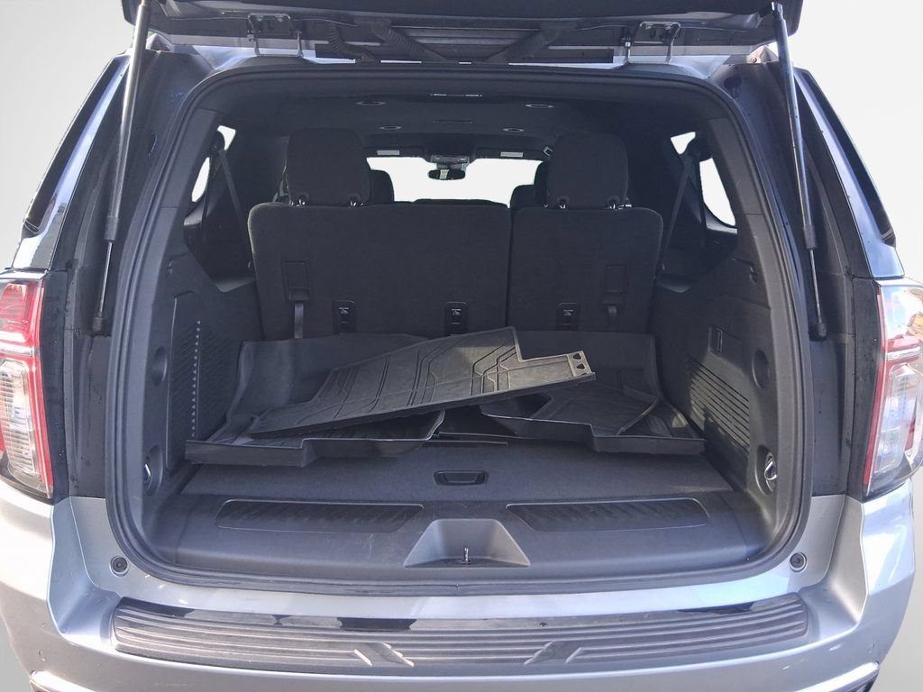 Used 2024 Chevrolet Suburban LS RWD image 25