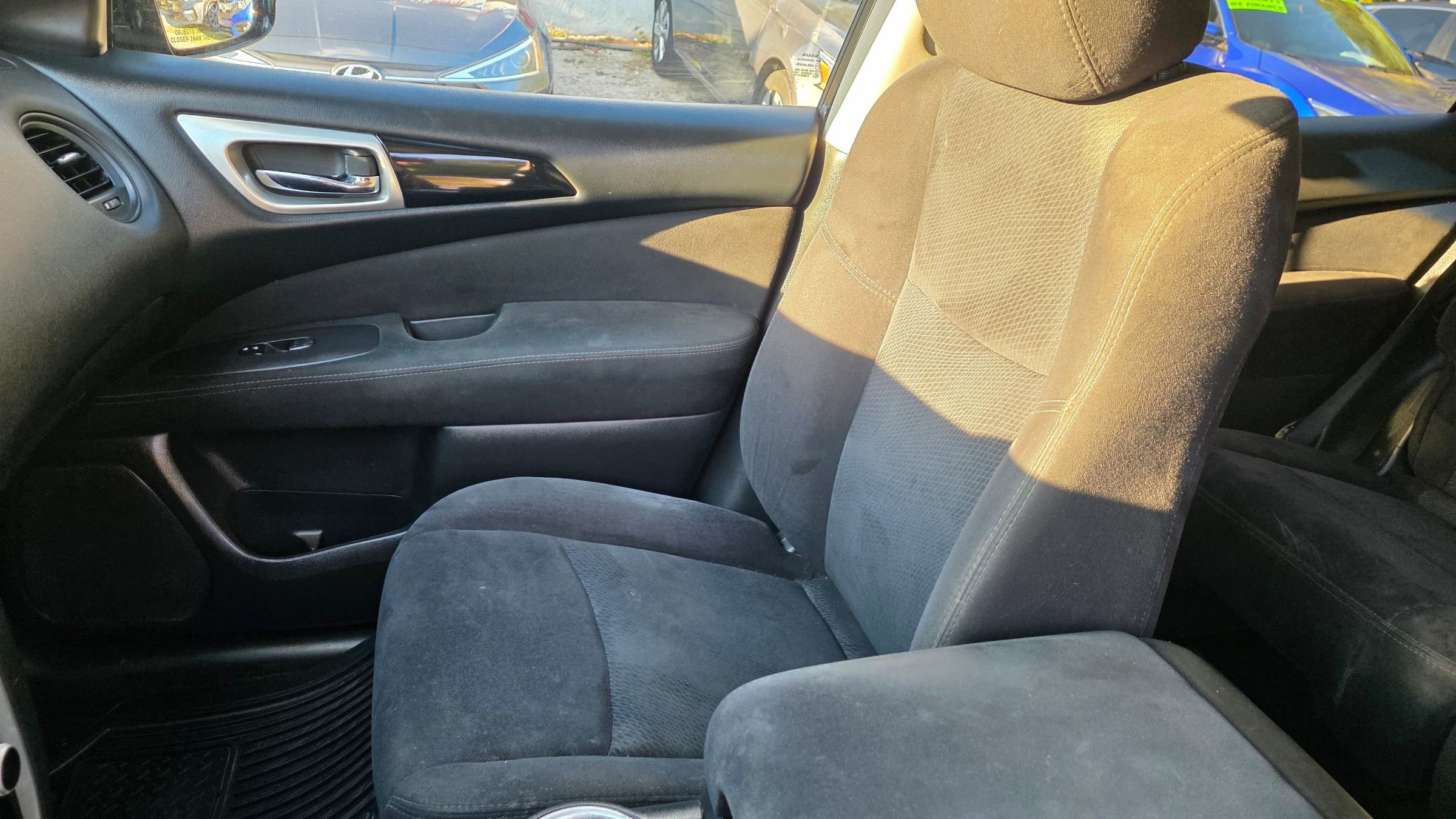 Used 2015 Nissan Pathfinder S image 12