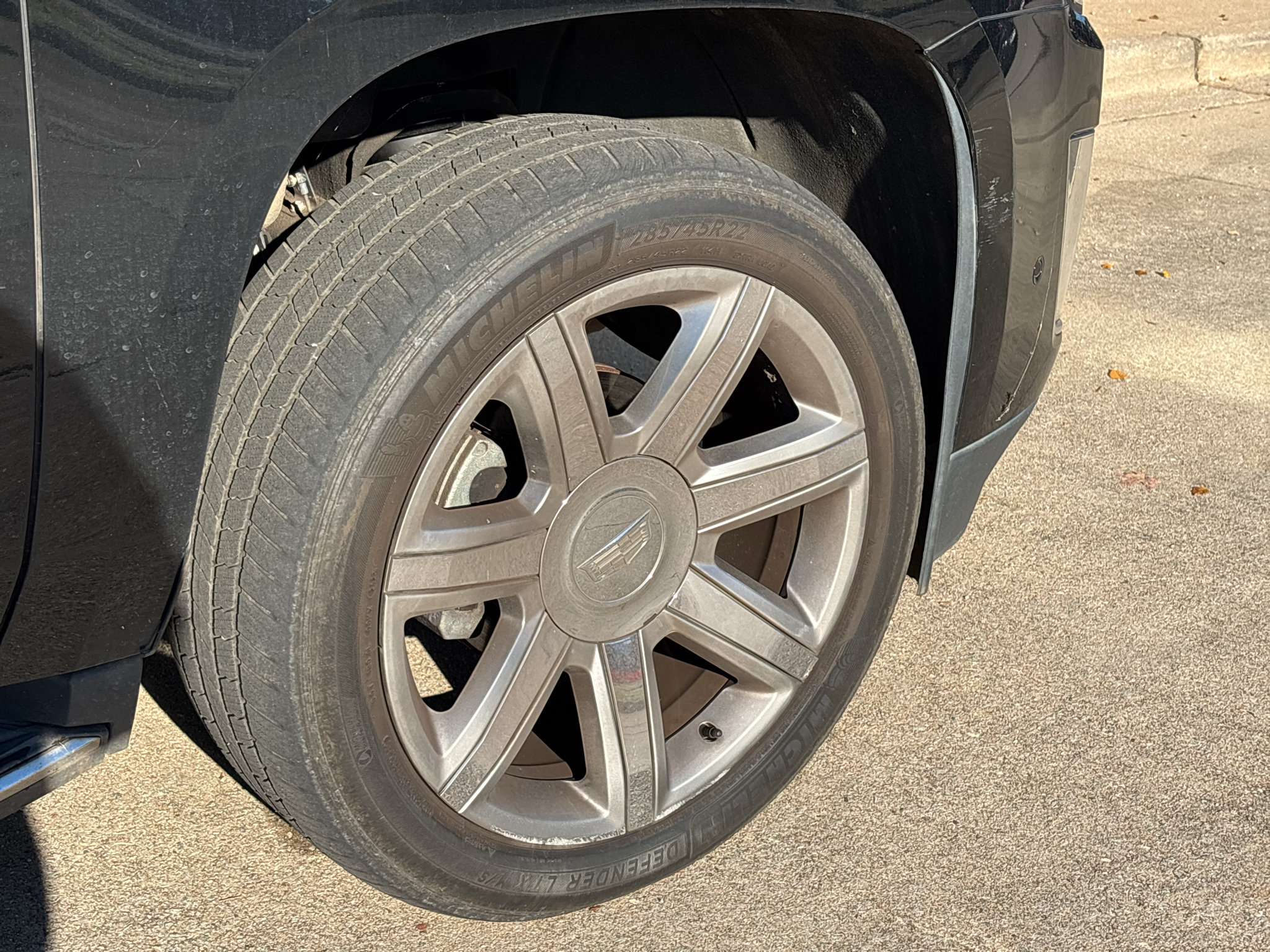Used 2018 Cadillac Escalade Premium Luxury AWD/4WD image 10