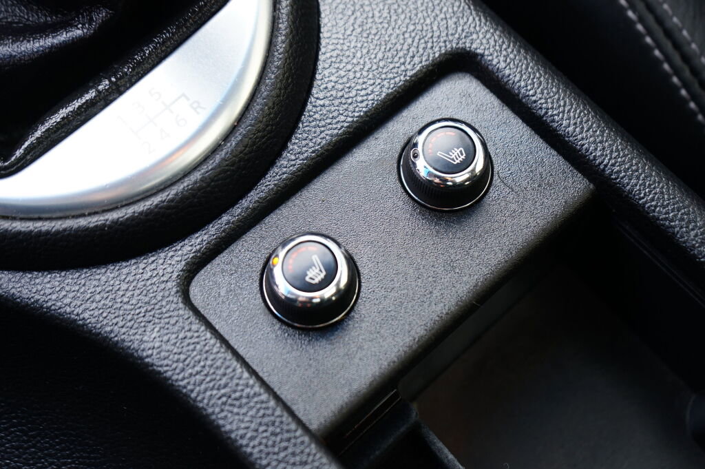 Used 2014 INFINITI Q60 Sport image 21