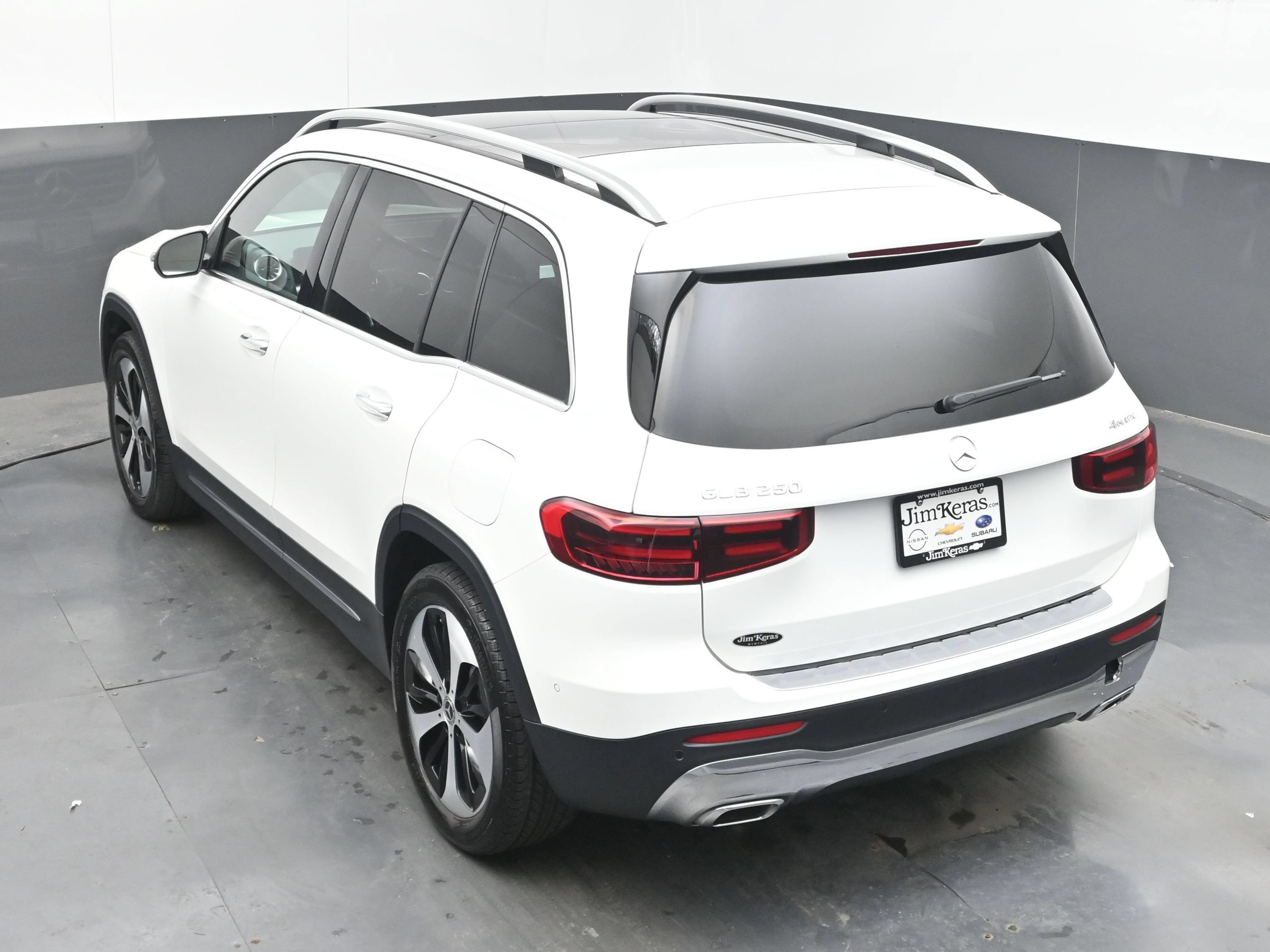 Used 2025 Mercedes-Benz GLB 250 4MATIC image 35