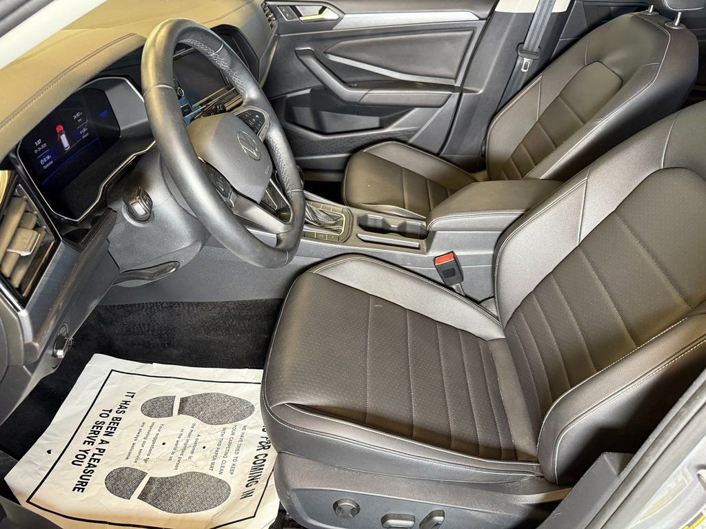 Used 2024 Volkswagen Jetta SE image 19