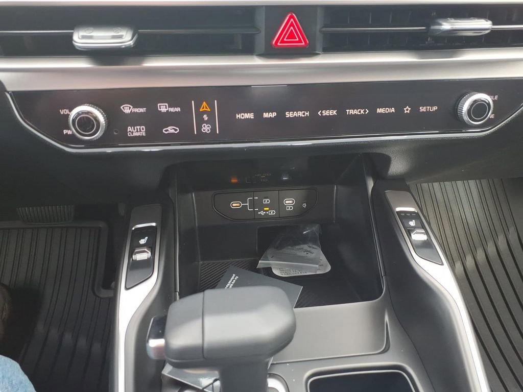 New 2026 Kia Sorento EX FWD image 17