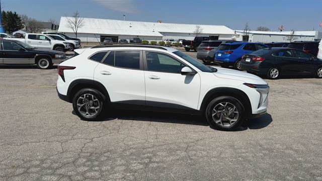 Used 2024 Chevrolet Trax LT w/ Driver Confidence Package FWD image 9