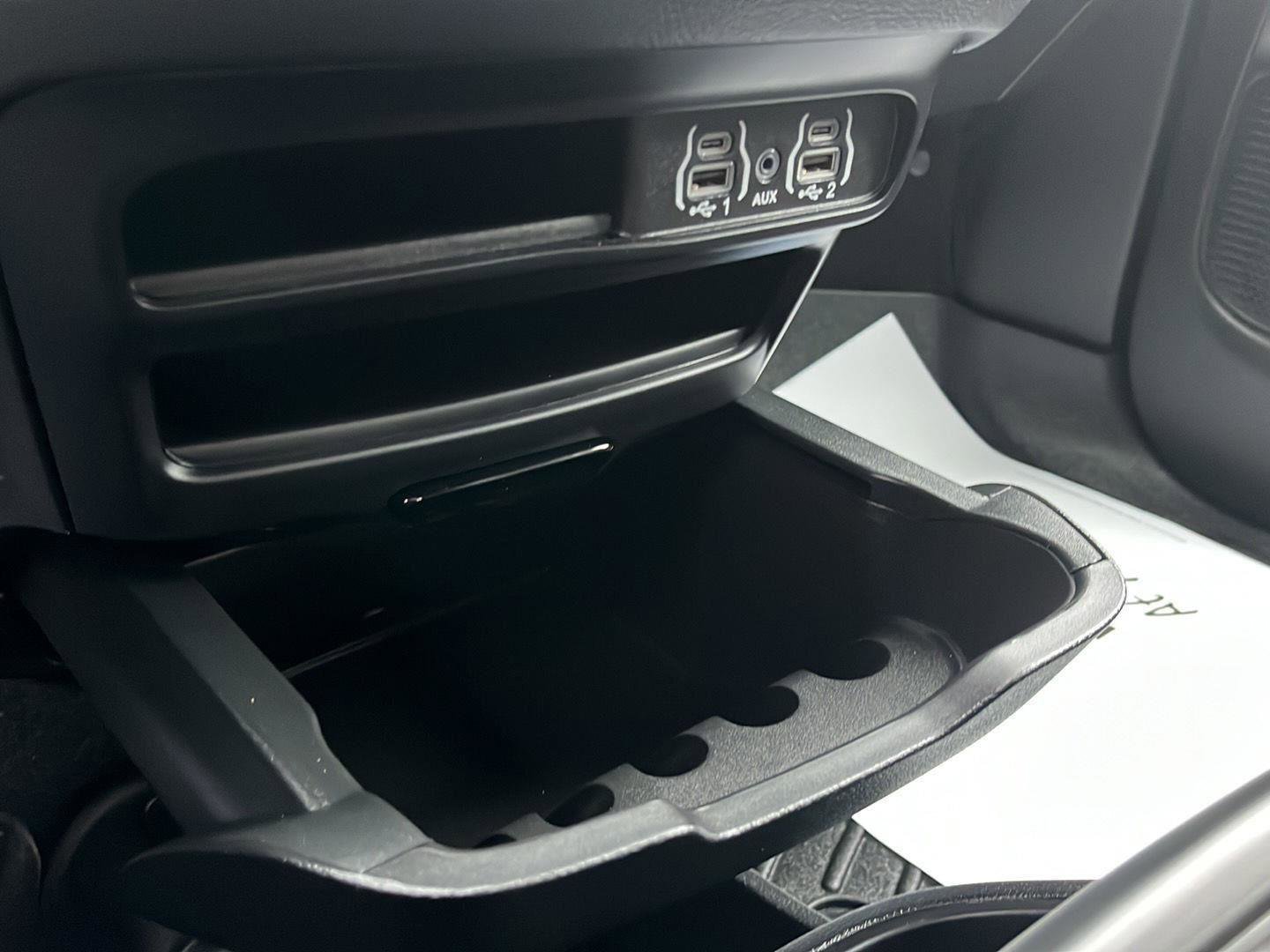 Used 2024 Chrysler Pacifica Limited image 20