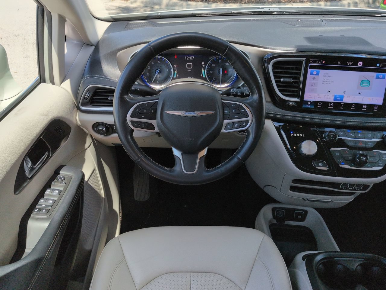 Used 2021 Chrysler Pacifica Touring-L w/ Premium & Safety Sphere Group FWD image 16