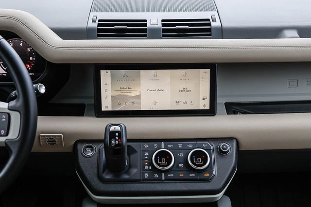 Used 2023 Land Rover Defender 110 S image 11