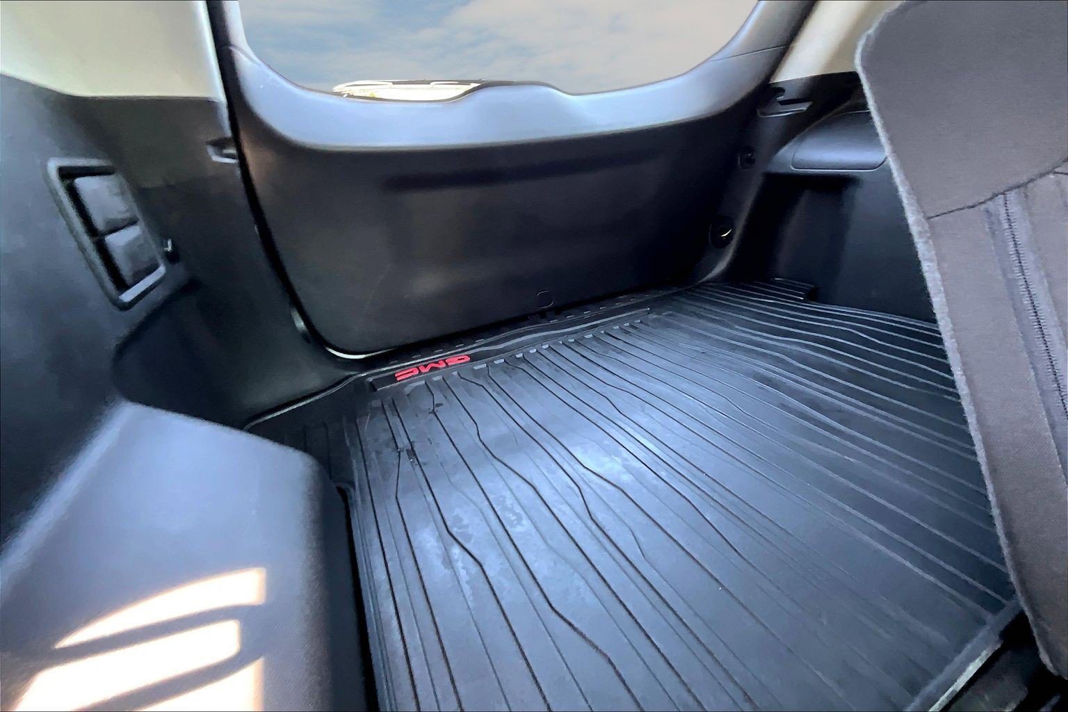 Used 2023 GMC Terrain SLE w/ Driver Convenience Package AWD/4WD image 17