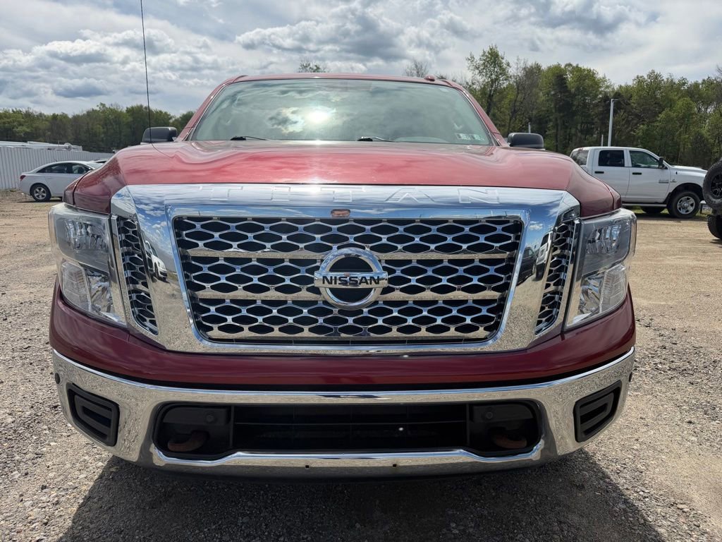 Used 2018 Nissan Titan SV w/ SV Convenience Package AWD/4WD image 8