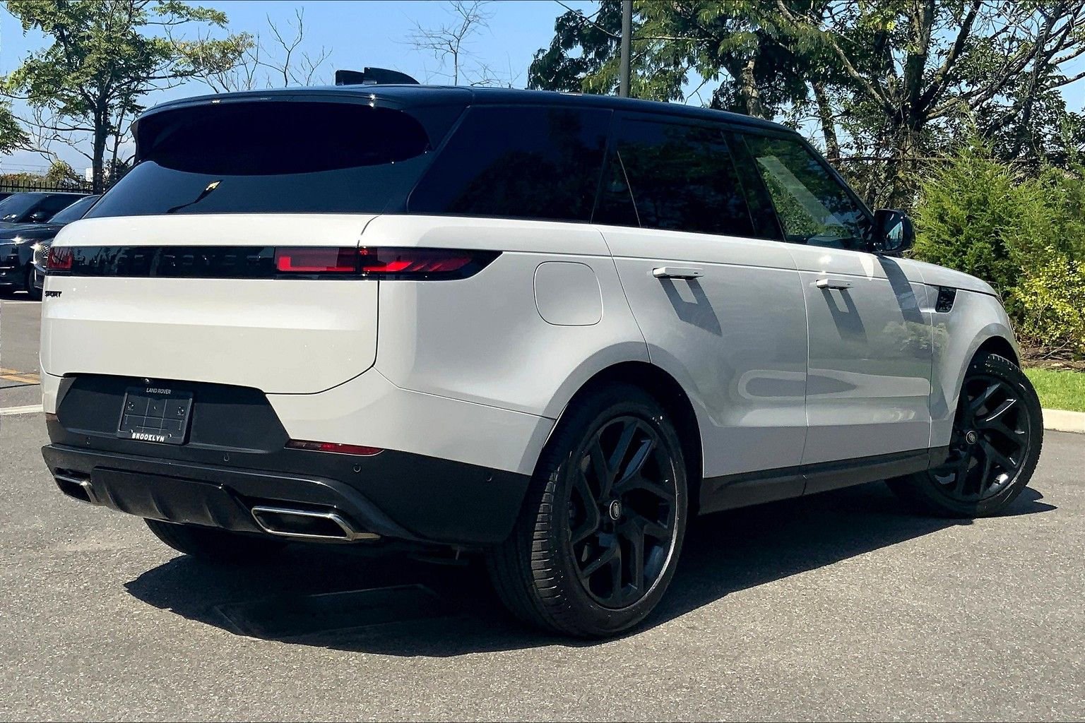 Used 2024 Land Rover Range Rover Sport SE AWD/4WD image 12