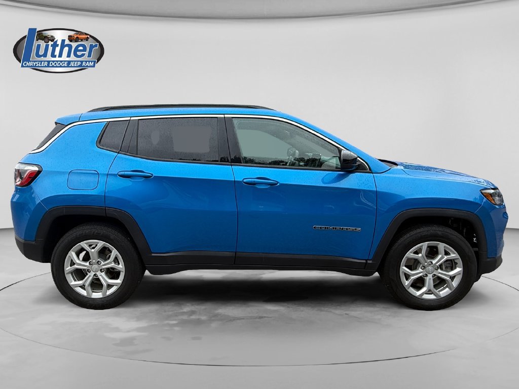 Used 2024 Jeep Compass Latitude AWD/4WD image 6