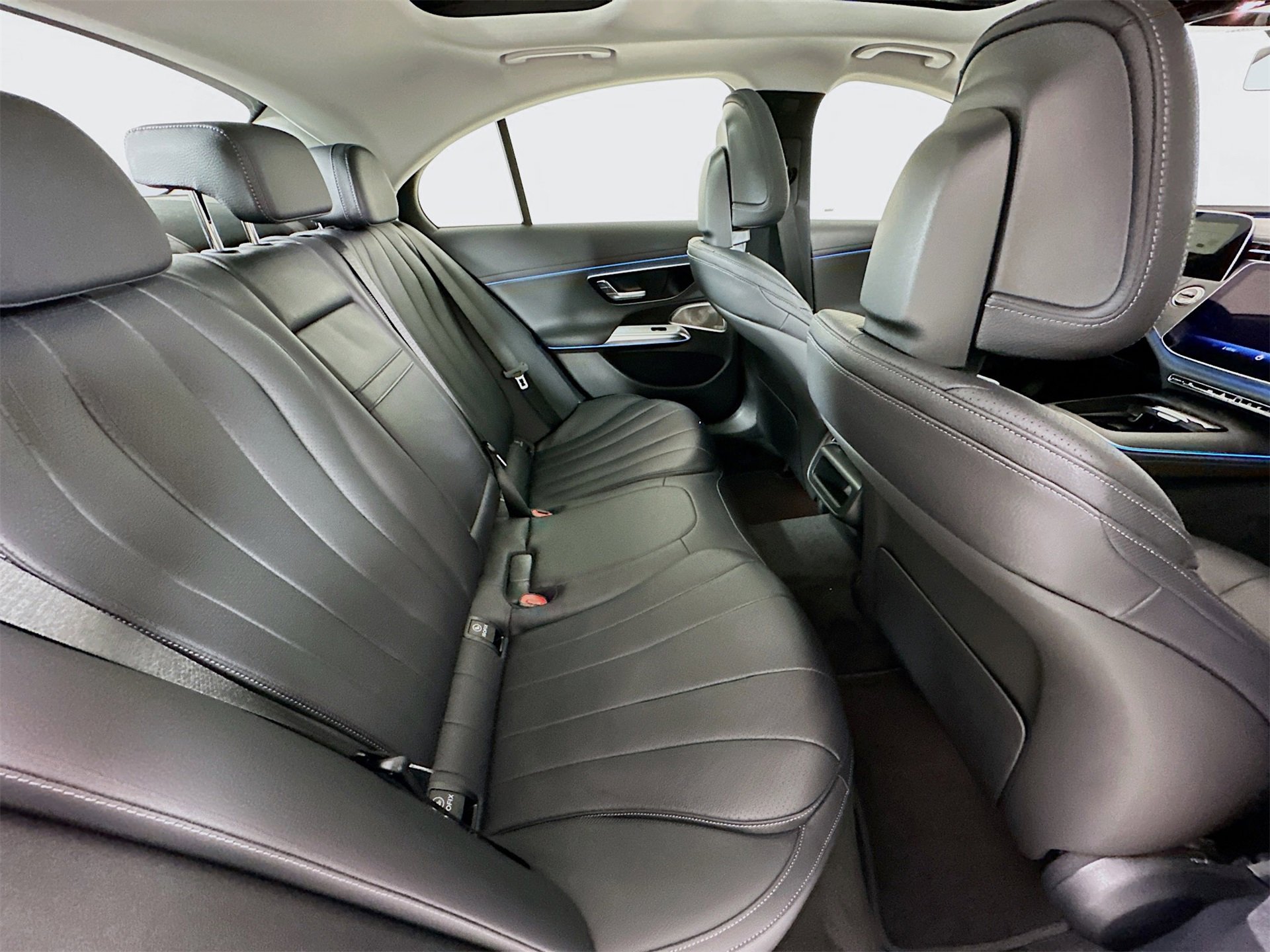 New 2026 Mercedes-Benz E 350 4MATIC Sedan image 29