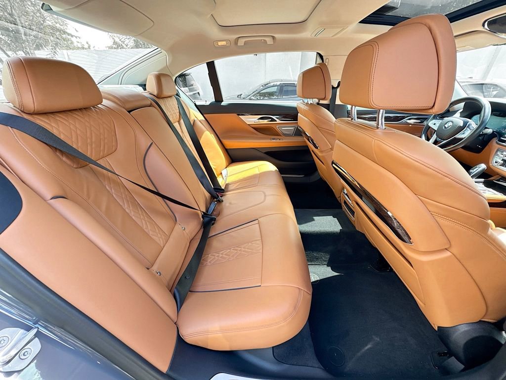 Used 2022 BMW 740i xDrive w/ Premium Package image 30