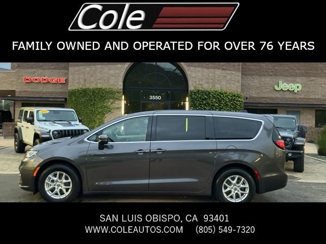 Used 2023 Chrysler Pacifica Touring-L image 1