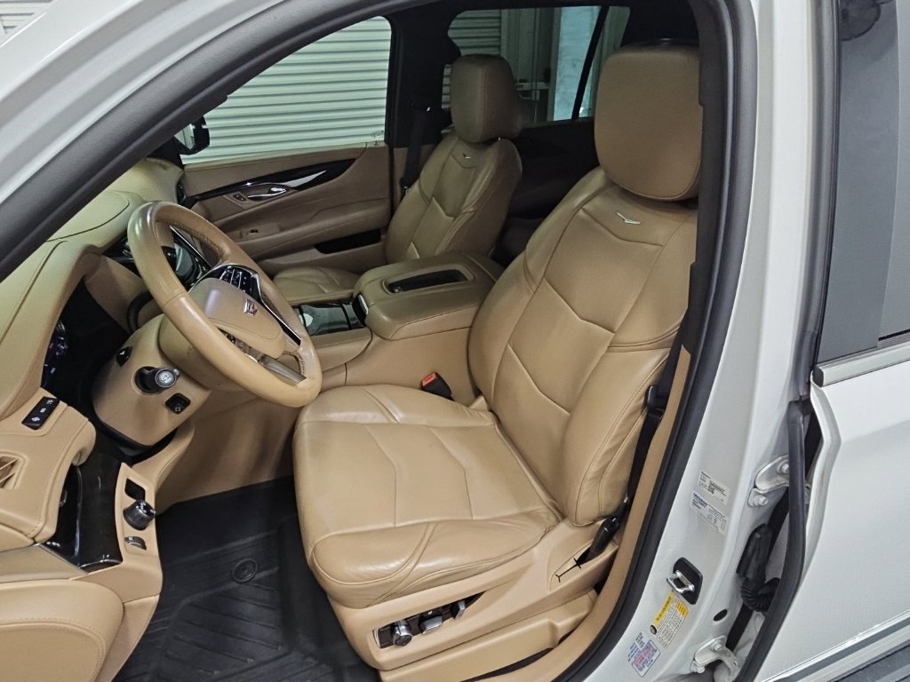 Used 2019 Cadillac Escalade ESV Platinum RWD image 30
